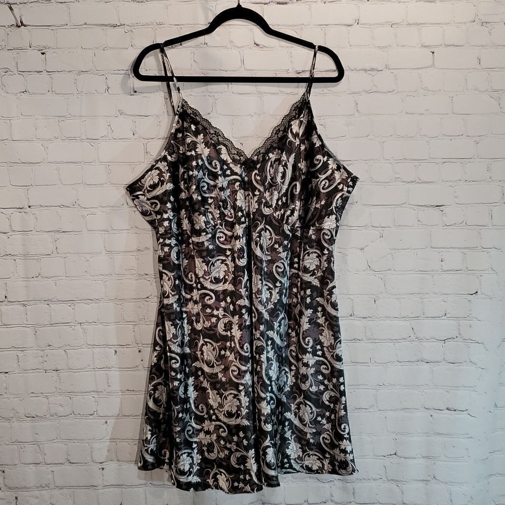Adonna woman plus size 3X black and grey chemise